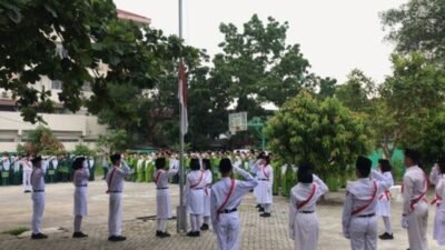 Menyambut HARDIKNAS 2 Mei 2023, SMPN 16 Pekanbaru Melangsungkan Upacara Mengenakan Pakaian Melayu