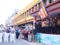Pj Wako Pekanbaru dan Utusan Kemenag RI Lepas Pawai Waisak Bersama