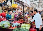 Presiden Jokowi Meninjau Harga Barang Kebutuhan Pokok Pasar Parungkuda