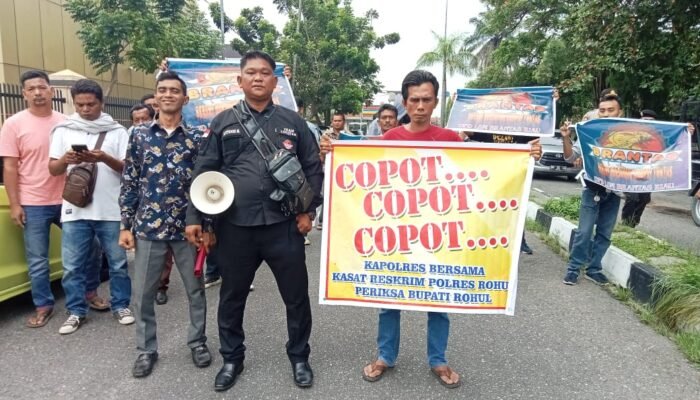 LSM Brantas Aksi Di Polda Riau Usut Tuntas Dugaan Setoran Galian C Ilegal Dan Kasus Dugaan Korupsi Di Rohul