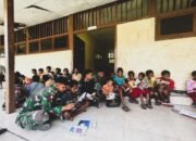 Keceriaan Anak-Anak Perbatasan Papua Saat Disambangi Perpustakaan Keliling Satgas Yonif 122/TS