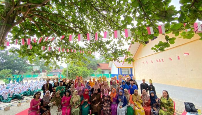 Peringatan Sumpah Pemuda 2023, SMPN 16 Pekanbaru Gelar Lomba Peragaan Busana Daerah Antar Kelas