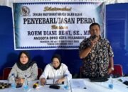 Roem Diani Dewi Laksanakan Sosper Perda 14 Tahun 2018 di Jalan Tanjung Jati