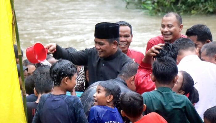 Bupati Pelalawan Beri Pesan Jangan Terlantarkan Anak Yatim, Saat Hadiri Mandi Balimau Basamo