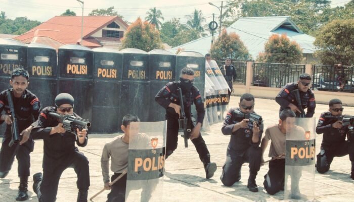 Polres Maybrat dan Satgas Brimob Gelar Latihan Pengendalian Massa untuk Pilkada Damai 2024