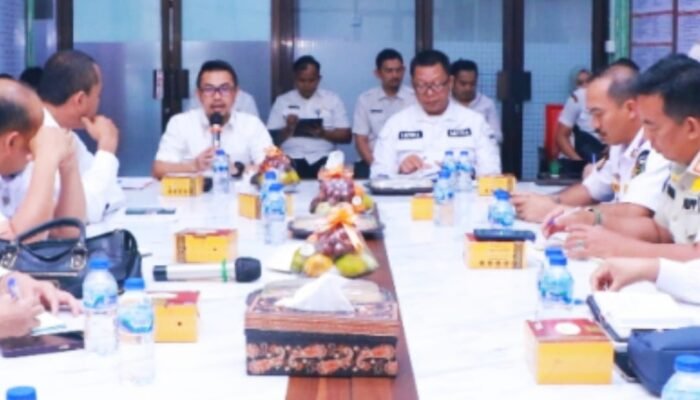 Pj Wako Pekanbaru Matangkan Persiapan Pilkada, Bahas Isu Penting dalam Rapat Desk