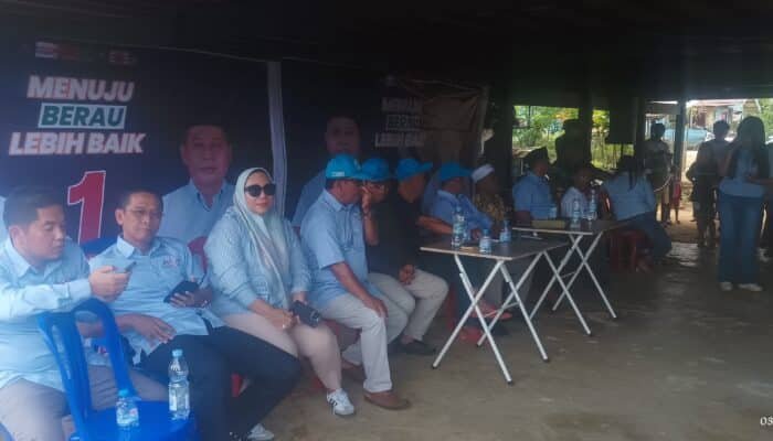 Ratusan Warga Eka Sapta RT 07 Kecamatan Talisayan Hadiri Kampanye Paslon 01 MP-AW Menyala Abang Ku Kamis 03/10/2024