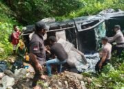 Mobil Pengangkut Logistik Pilkada Masuk Jurang, Ada dua Polisi Luka-luka