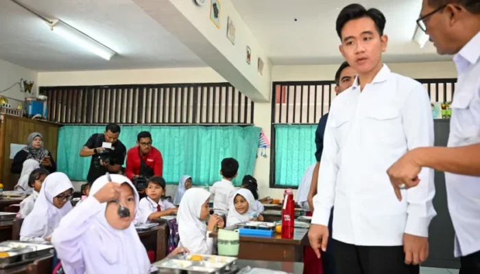 Wapres Gibran Tinjau Pelaksanaan Program MBG di SDN Slipi 15 dan SLBN 5 Jakarta