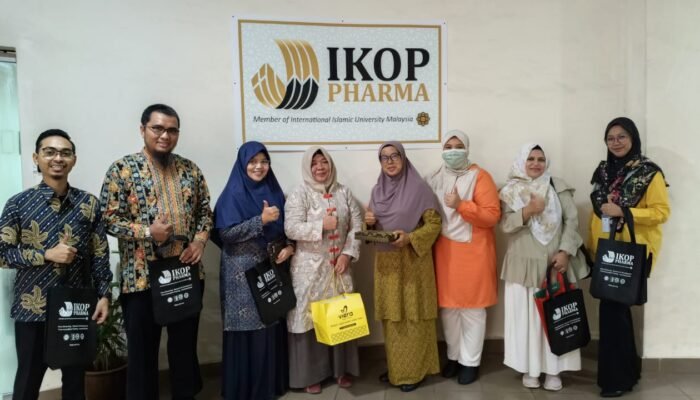Mahasiswa Farmasi Universitas Muhammadiyah Riau Magang di IKOP Pharmacy Malaysia: Tingkatkan Kompetensi Internasional