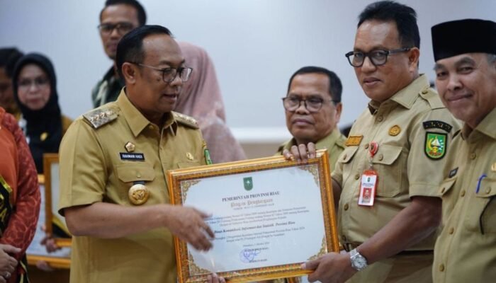 Diskominfotik Riau Raih Penghargaan Kearsipan, Peringkat Kedua di Tingkat OPD