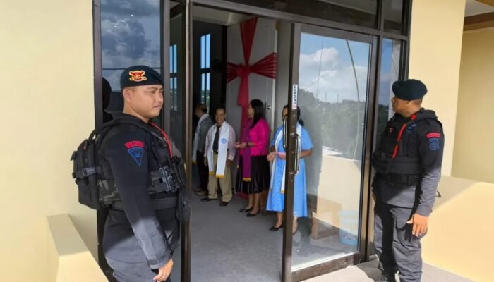 Patroli Satbrimob Polda Kaltim, Jemaat Gereja di Balikpapan Ibadah dengan Tenang