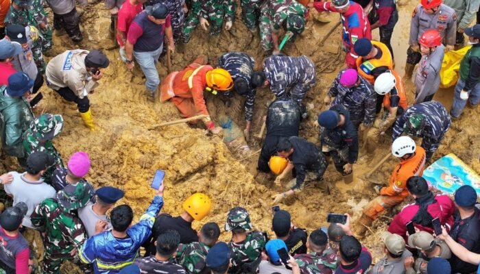Evakuasi Korban Longsor di Tiban Batam Tuntas, Kolaborasi Tim Gabungan Jadi Kunci