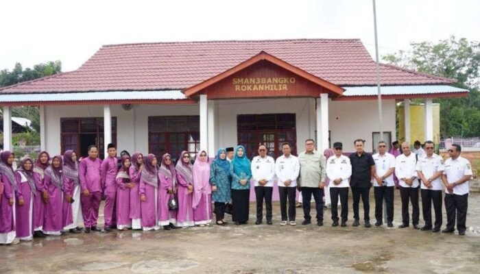 Pj Gubernur Riau Berkomitmen Tambah Ruang Kelas Baru di SMA Negeri 3 Bangko