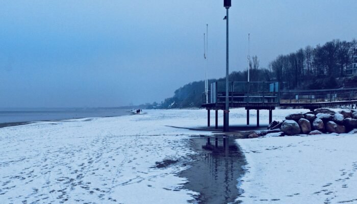 Badai Musim Dingin Dahsyat di AS: Lima Orang Tewas, Ribuan Penerbangan Terganggu, dan Listrik Padam