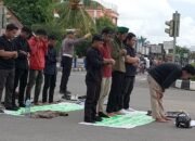 Orasi HMI Berlanjut Usai Sholat Ashar, Tuntut PT. Berau Coal Patuhi Regulasi