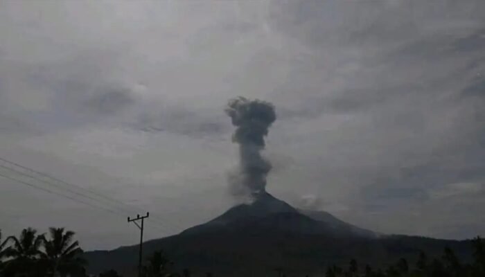 Gunung Lewotobi Laki-laki Erupsi Lima Kali, Warga Diminta Waspada