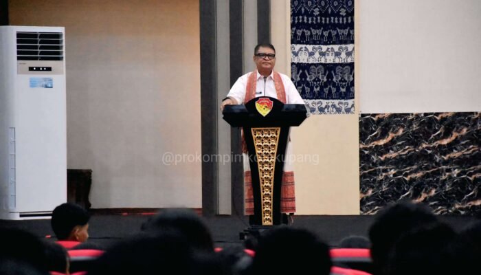 Bahasa Ibu sebagai Fondasi Pendidikan Karakter: Sekda Kupang Tekankan Peran Penting dalam Membentuk Generasi Muda