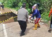 Solidaritas di Tengah Bencana: Polsek Tabalar dan Warga Pilanjau Bangun Jembatan Darurat di Jalur Longsor