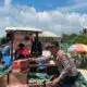 Kapolsek Segah  Menyalurkan Bantuan Dengan  Kenderaan Seadanya (Jonder))