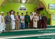 Wabup Rohil Sholat IdulFitri di Masjid Baiturrahmah Ujung Tanjung