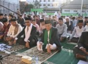 Bupati Rohil H. Bistamam dan Keluarga Sholat IdulFitri 1446 H di Lapangan Perteba Bagansiapiapi