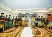 Kapolri Terima Anugerah Adat dari LAMR: “Saya Terima dengan Senang Hati”