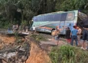 Longsor Putuskan Jalan Nasional Penghubung Tapanuli Selatan dan Tapanuli Utara, Kendaraan Besar Dialihkan