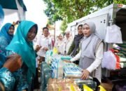 Ketua TP-PKK Riau Dampingi Warga Mentangor Belanja di Pasar Murah, Harga Pangan Terjangkau