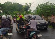 Anggota Polsek Rangkasbitung Polres Lebak cek TKP laka lantas di Jalan Raya Prof.Dr.Ir.Soetami