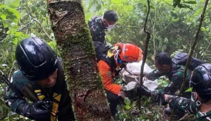 Tim SAR Temukan Enam Jenazah Korban Pesawat ATR 42-500 di Bulusaraung, Total Korban Ditemukan Jadi Delapan