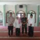 Jalin Silaturahmi Dengan Tokoh Agama, Kanit Binmas Polsek Rangkasbitung Polres Lebak Melaksanakan Sholat Jumat Keliling