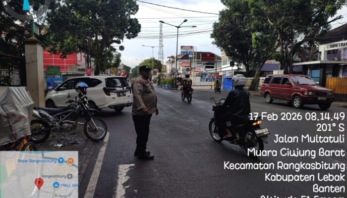 Anggota Polsek Rangkasbitung Polres Lebak Giat PAM Jalur Arus Lalulintas Kunker Mentri Menkopolhukam