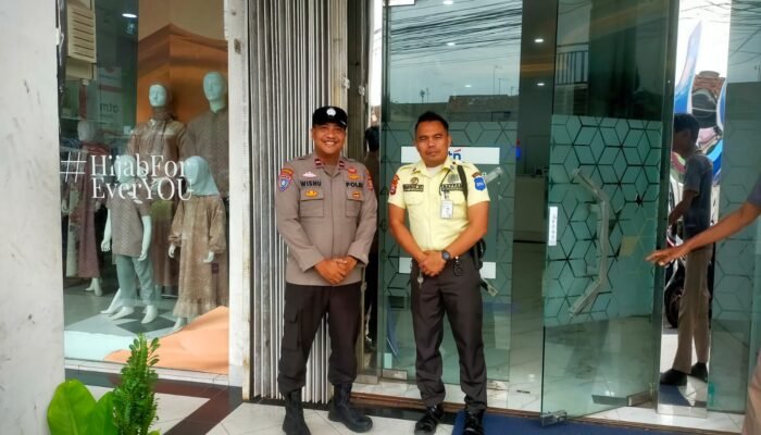Anggota Polsek Rangkasbitung Polres Lebak Patroli Dialogis Cek Mesin Atm Bank