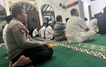 Polsek Rangkasbitung Polres Lebak Hadirkan Keamanan dan Kekhusyukan Melalui Tarawih Keliling di Masjid AL-Hasyimi
