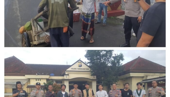 Kapolsek Rangkasbitung Polres Lebak Bersama Mahasiswa OKP HMI Dipo Cabang Lebak Berbagi Takjil Untuk Masyarakat