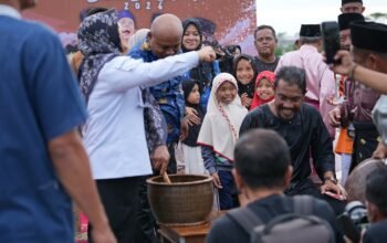 Mandi Belimau di Tepian Sungai Siak, Ratusan Warga Sambut Ramadan dengan Tradisi Turun-Temurun