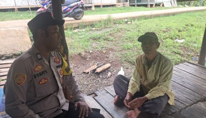 Bhabinmas Polsek Cilograng Sambangi Dan Berikan Pesan Kamtibmas Kepada Masyarakat Desa Cibareno Kec.Cilograng
