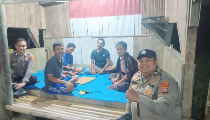 Di Bulan Ramadhan, Polsek Rangkasbitung Polres Lebak Patroli Dialogis Temui Warga di Pos Ronda
