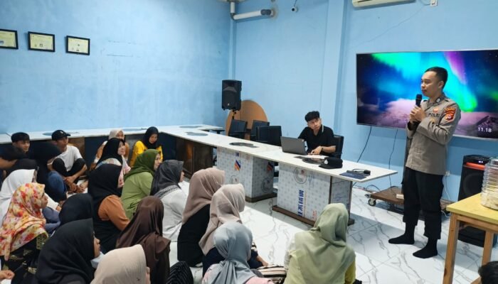 Di Bulan Ramadhan Bhabinkamtibmas Polsek Rangkasbitung Sambangi Relawan Dapur MBG Cijoro Lebak Berikan Pesan Kamtibmas