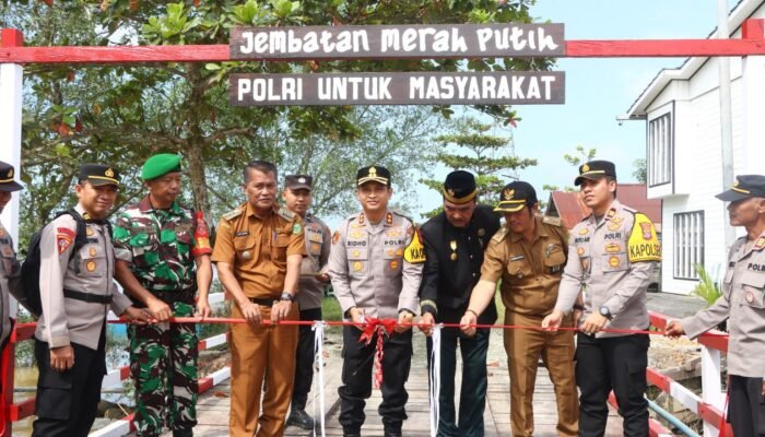 Kapolres Berau Resmikan Jembatan Merah Putih Gunung Tabur, Perkuat Infrastruktur Lingkungan Warga