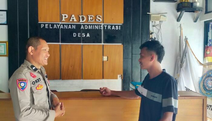 BHABINKAMTIBMAS POLSEK MUNCANG SAMBANG WARGA DESA BINAAN SAMPAIKAN PESAN KAMTIBMAS