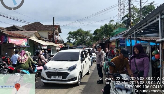 ANGGOTA POLSEK GUNUNGKENCANA LAKSANAKAN PATROLI MALAM DAN AJAK WARGA JAGA KAMTIBMAS