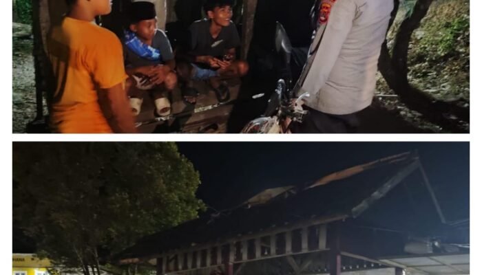 Anggota Polsek Leuwidamar Polres Lebak, Patroli Malam Hari Guna Mencegah Gangguan Kamtibmas.