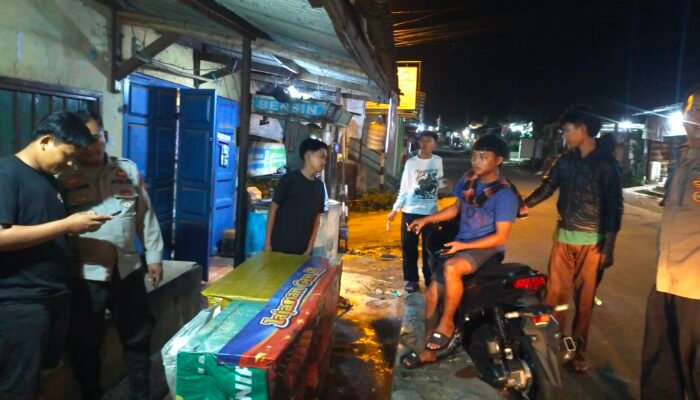 BHABINKAMTIBMAS POLSEK MUNCANG SAMBANG WARGA DESA BINAAN SAMPAIKAN PESAN KAMTIBMAS