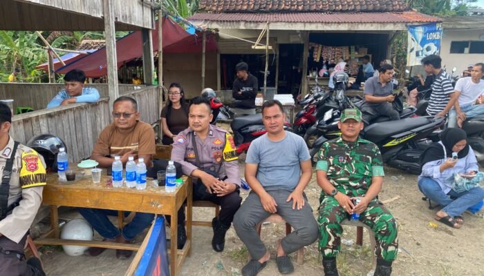 Dalam rangka menjaga situasi kamtibmas tetap aman dan kondusif Anggota Polsek cileles polres lebak melaksanakan pam sepak bola