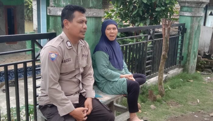 BHABINKAMTIBMAS POLSEK MUNCANG SAMBANG WARGA DESA BINAAN SAMPAIKAN PESAN KAMTIBMAS