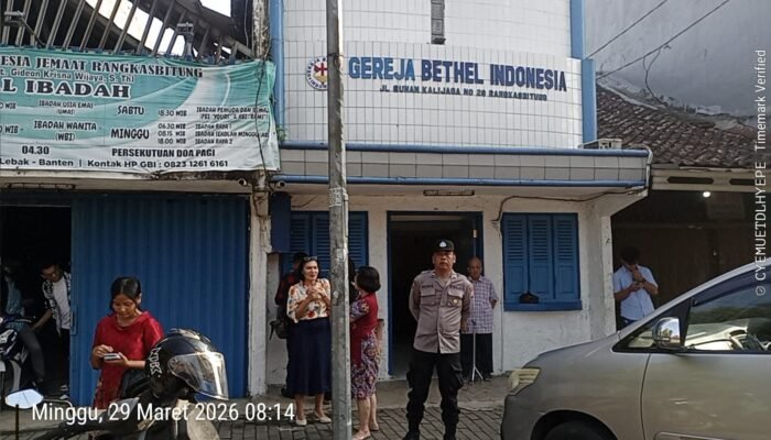 Anggota Polsek Rangkasbitung Polres Lebak Rutin Giat Patroli Mobile Ke Gereja Gereja di Wilkum Polsek Rangkssbitung
