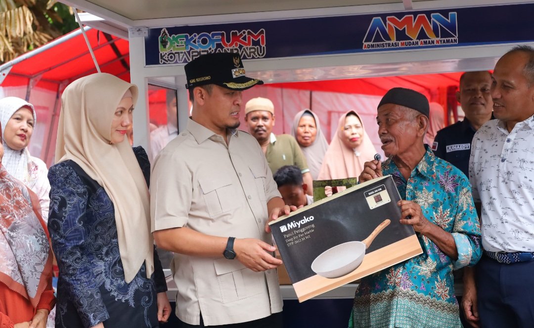 Wali Kota Pekanbaru Salurkan Bantuan untuk Korban Kebakaran di Sukajadi