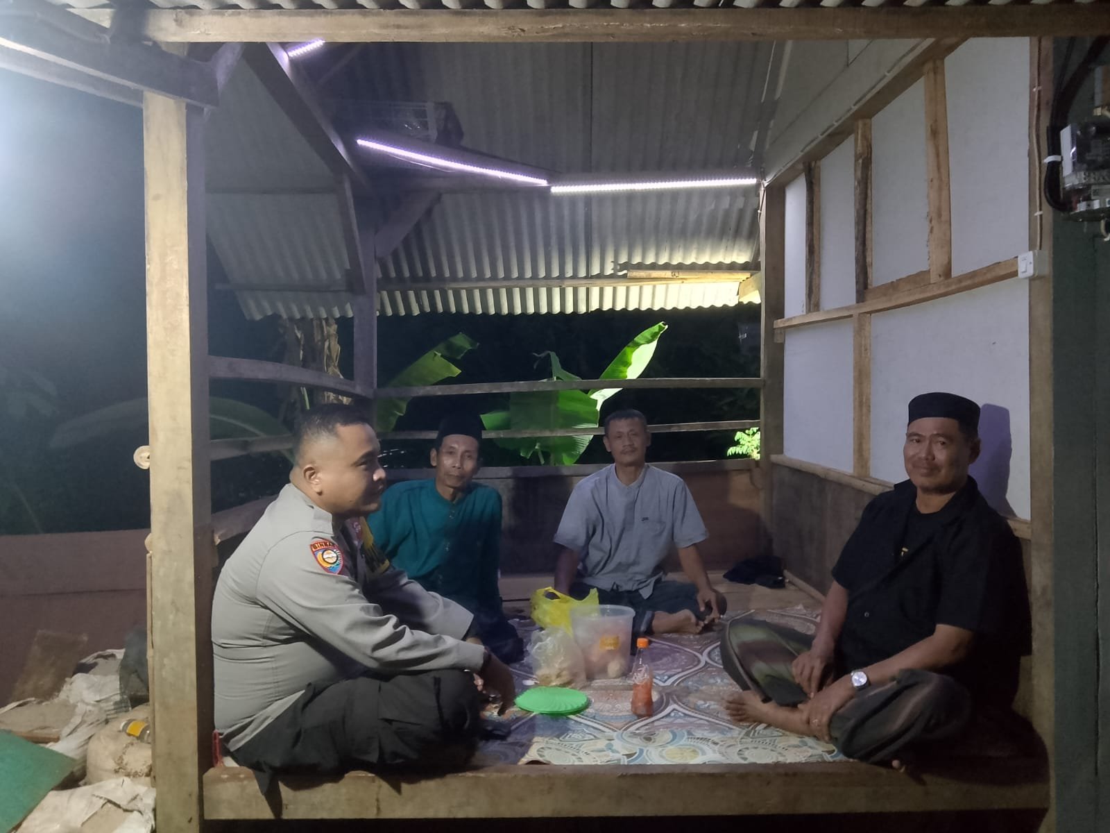 Anggota Polsek Cileles Polres Lebak, melaksanakan Patroli di jam rawan Antisipasi Gangguan Kamtibmas